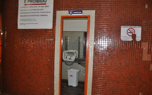 Feto é encontrado em banheiro de terminal de ônibus de Campo Grande (Foto: Leandro Abreu/G1 MS)