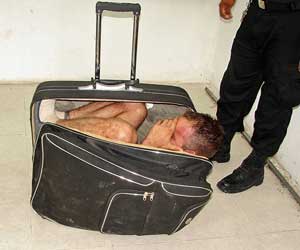 Homem tenta fugir de prisão
 no México dentro de mala (AP Photo)