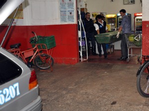 Funcionário e suspeito de assalto morrem em tiroteiro com PM em Campo Grande (Foto: Ricardo Campos Jr./G1 MS)