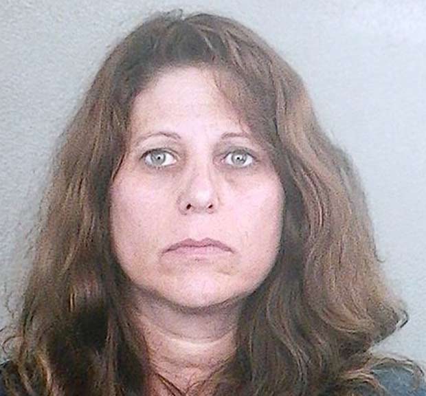 Rhonda Hollander foi presa por tirar foto de homem em banheiro. (Foto: Divulgação)