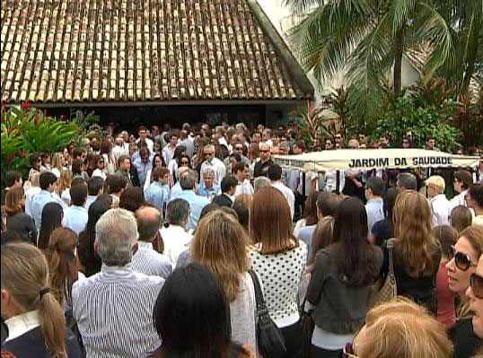 Cerimônia em homenagem a Carolina Menezes Cintra Santos (Foto: Reprodução/TV Bahia)