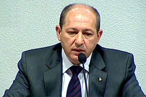 O diretor afastado do Dnit, Luiz Antônio Pagot, durante audiência em comissão do Senado (Foto: Reprodução / TV Senado)