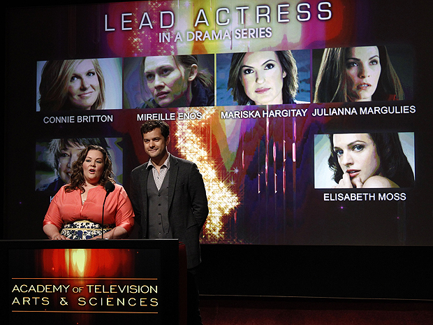 Melissa McCarthy e Joshua Jackson anunciaram os indicados ao Emmy deste ano (Foto: AP)