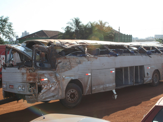 Ônibus que transportava os trabalhadores ruarais  (Foto: Grasiano Souza/AE)