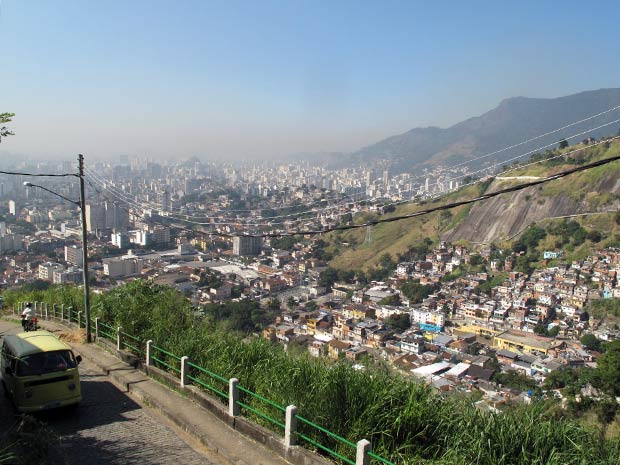 Do alto do Morro do Andaraí, avista-se a favela e grande parte da Zona Norte da cidade (Foto: Bernardo Tabak/G1)