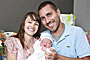 Bebê nasce no mesmo 
dia em que seus pais
 (Laurentiu Garofeanu/Barcroft USA/Getty Images)
