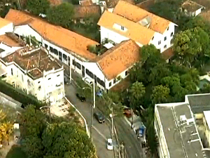 Hotel Santa Teresa (foto) foi invadido por criminosos na segunda (18) (Foto: Reprodução / TV Globo)
