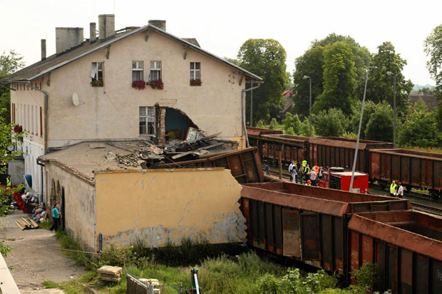 O acidente ocorreu na comuna de Zwierzyn, que fica no oeste polonês e tem menos de 5 mil habitantes (Foto: Daniel Adamski/Reuters/Agencja Gazeta)