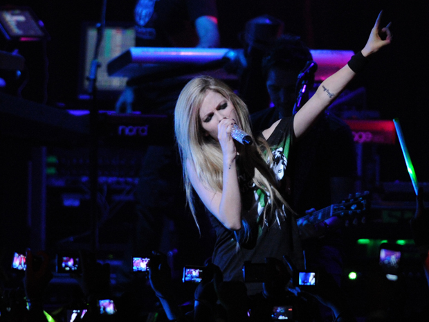 A cantora Avril Lavigne durante show em São Paulo nesta quarta (27) (Foto: Raul Zito/G1)