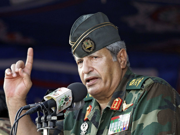 Abdel Fattah Younes, chefe militar da rebelião líbia, em 6 de julho em Benghazi (Foto: AP)