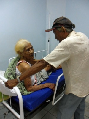 Ìndia guató de 110 anos é resgatada de incêndio e levada para Corumbá (Foto: Divulgação/IHP)