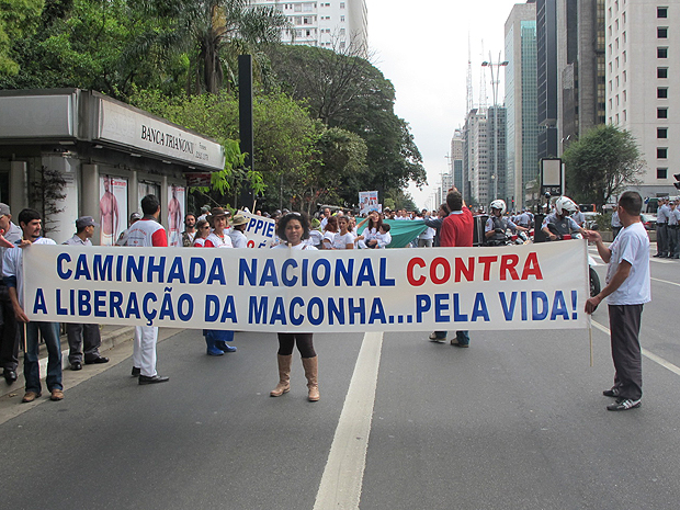 caminhada contra a legalização da maconha (Foto: Marcelo Monegato/G1)