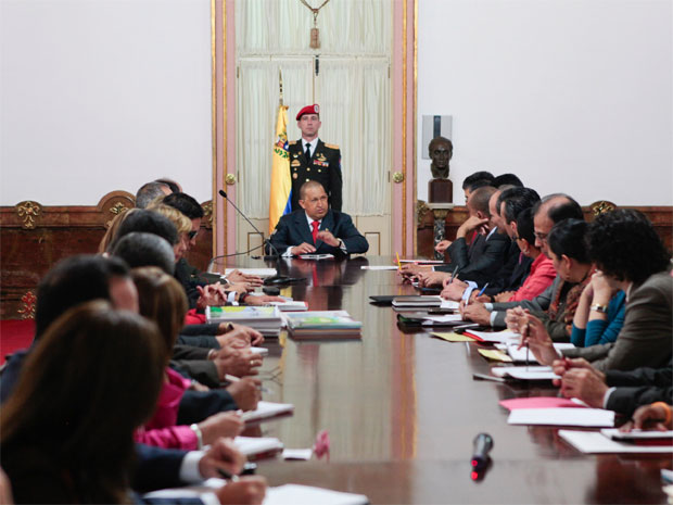 O presidente Hugo Chávez, durante posse de ministros (Foto: Reuters)