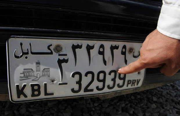 Afegãos têm descartado a compra de carros que contenham o número 39 na placa. (Foto: Shah Marai/AFP)