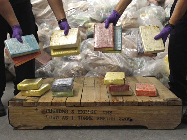 O estoque de cocaína estava escondido sob o deque de banho de um iate de luxo, e só foi encontrado pela polícia depois de seis dias de investigações na embarcação (Foto: Stefan Wermuth/Reuters)