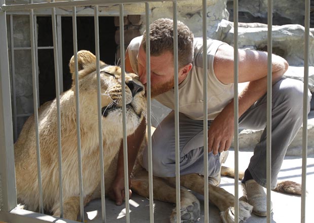Aleksandr Pylyshenko mantém zoológico particular. (Foto: Gleb Garanich/Reuters)
