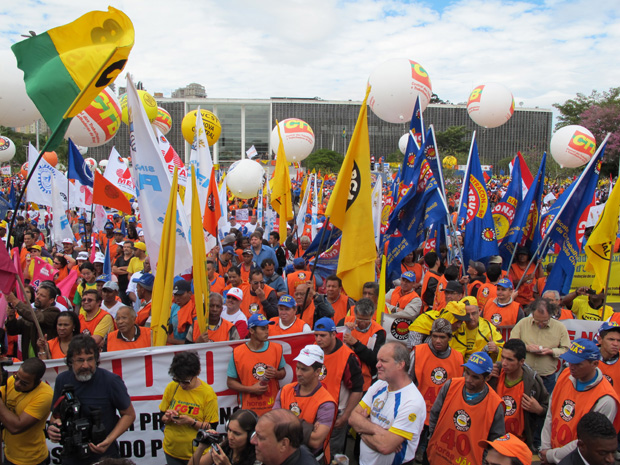 Manifestantes terminaram protesto na Assembleia Legislativa de SP (Foto: Glauco Araújo/G1)