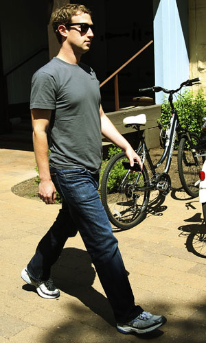 Mark Zuckerberg, fundador do Facebook, é o mais mal vestido, segundo revista americana (Foto: Anthony Bolante/Reuters)