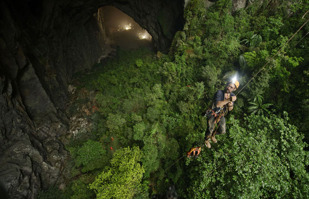 Caverna já havia sido usada como esconderijo contra os bombardeios americanos durante a Guerra do Vietnã (Foto: Carsten Peter/ National Geographic Stock / Caters )