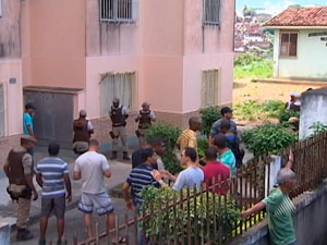 Policial é assassinado dentro de casa em Salvador (Foto: Reprodução/ TVBA)