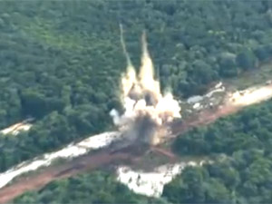 FAB bombardeia pista clandestina na fronteira de Brasil e Colômbia