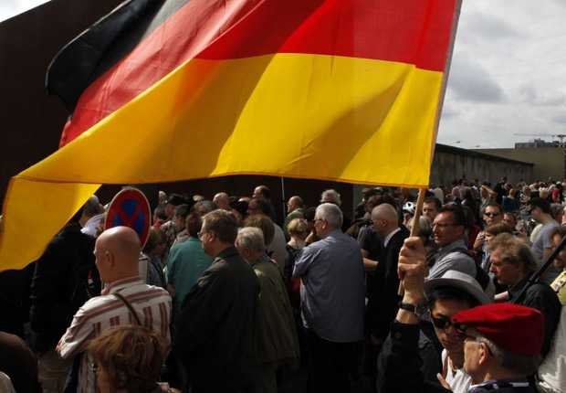 Alemães em cerimônia neste sábado  (Foto: Reuters)