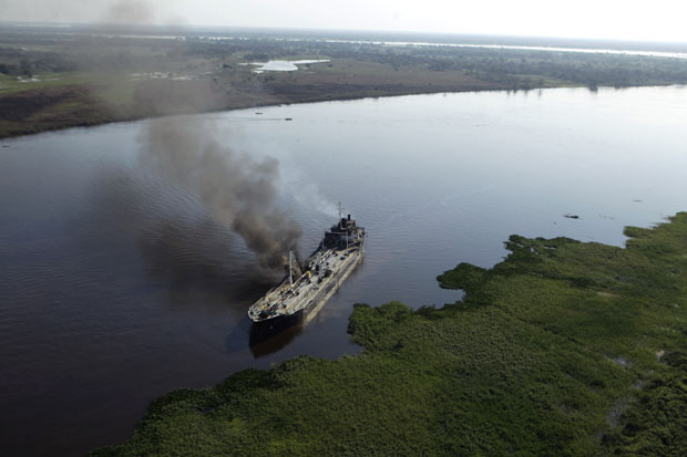 Acidente barco Paraguai (Foto: Jorge Saenz/AP)