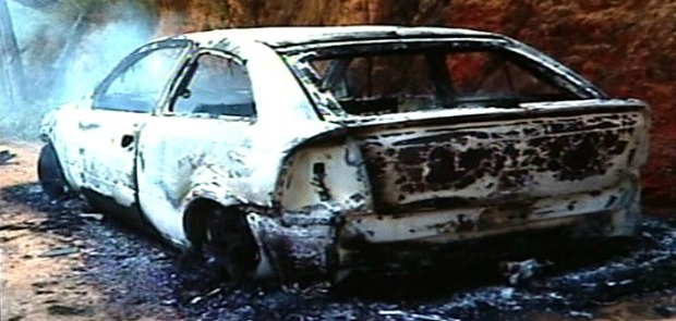 Corpo carbonizado é encontrado dentro de carro em Colatina, no Noroeste do ES (Foto: Reprodução/TV Gazeta)