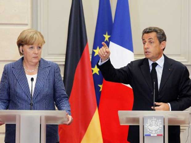Sarkozy e Merkel concedem entrevista no Palácio do Eliseu, em Paris (Foto: AFP)