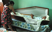 Homem dorme em caixão há 23 anos (Leonardo Morais/Hoje em Dia/AE)