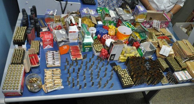 Polícia prende comerciante com paiol de munição em loja de importados de MS (Foto: Robertinho/Maracaju Speed)