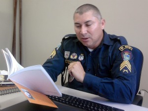 Sargento Di Freitas, policial poeta em Campo Grande (Foto: Hélder Rafael/G1 MS)