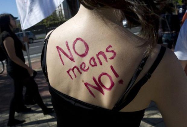 'Não é não', destaca mulher durante a 'Marcha das Vagabundas' (Foto: AFP)