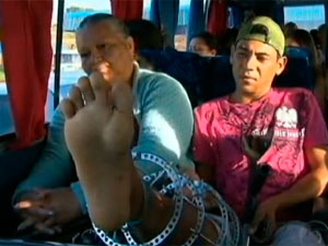 Pacientes são transportados de forma irregular do interior para a capital baiana (Foto: Reprodução/ TV Globo)