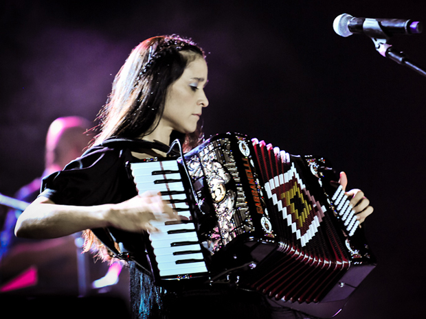 Julieta Venegas cantou músicas como "Limon y sal" e "Bien o mal" em apresentação em SP (Foto: Divulgação/Fernando Hiro)