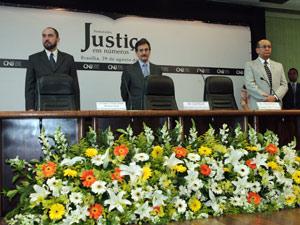 O presidente do CNJ, Cezar Peluso, antes da divulgação de dados do relatório 'Justiça em Números 2010' (Foto: Imprensa / STF)
