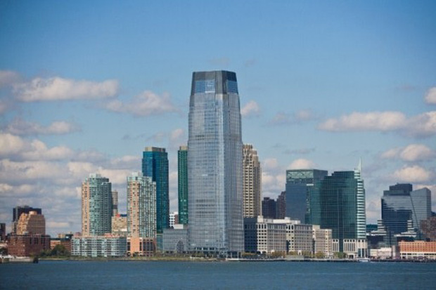 Vista de Manhattan, com a Estátua da Liberdade e o primeiro prédio do novo World Trade Center (Foto: AFP)