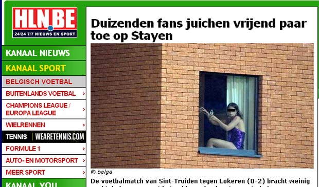 Casal foi flagrado fazendo sexo em janela com vistas para o estádio.  (Foto: Reprodução/HLN)