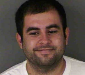 David Bustos foi preso por cortar o cabelo da namorada. (Foto: Divulgação)