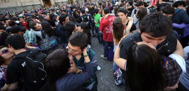 Governo e líderes estudantis devem começar a negociar no sábado (Foto: AFP)