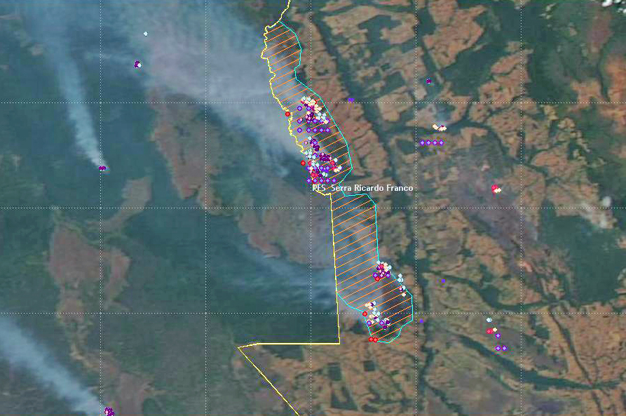 Pontos coloridos representam focos de queimadas no Parque Estadual Ricardo Franco (MT) captados pelo sistema de monitoramento do Inpe, que utiliza satélites (Foto: Inpe)