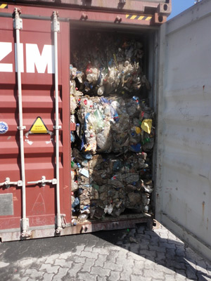 Laudo da Anvisa atestou que material trazido da Espanha como apara de plástico não tem condições de ser reciclado (Foto: Divulgação/Receita Federal)