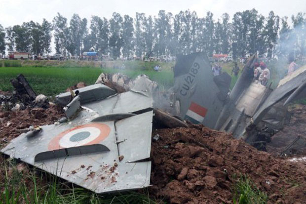 A aeronave caiu perto da cidade de Rajpura, a 30 km de Ampala (Foto: AFP)