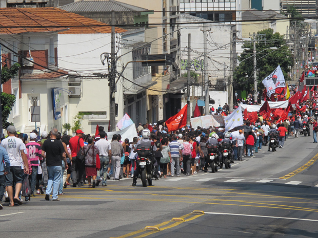 Grito dos Excluídos desce a Avenida Brigadeiro Luís Antônio, em São Paulo (Foto: Tadeu Meniconi / G1)