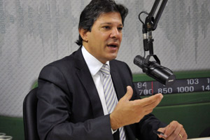 O ministro da Educação, Fernando Haddad, no programa 'Bom Dia Ministro' (Foto: Agência Brasil)