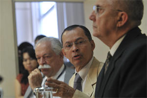 O ministro dos Transportes, Paulo Passos, durante entrevista nesta sexta-feira (9), em Brasília. (Foto: Antonio Cruz/ABr)
