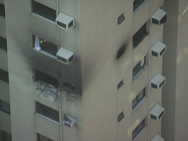 Incêndio atingiu 18º andar de prédio na Barra da Tijuca. (Foto: Reprodução/TV Globo)