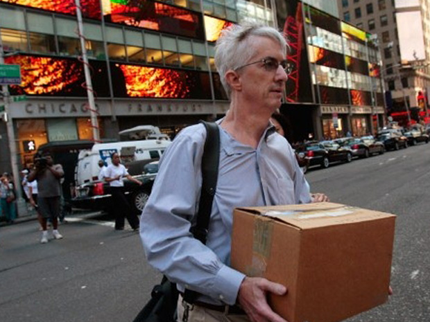 Funcionário do Lehman Brothers deixa prédio do banco no dia 15 de setembro de 2008. (Foto: AFO)