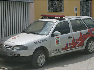 Carro da PM de Coronel Ezequiel foi abandonado na PB (Foto: Divulgação/9º BPM)