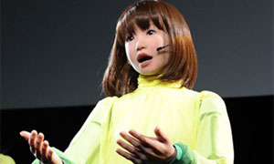 Japão apresenta robô que canta e dança ao lado de humanos (Foto: Yoshikazu Tsuno/AFP)